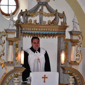 Posviacka fary v Devičí