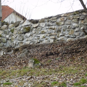 Záchrana pamiatok v Drienčanoch  pokračuje