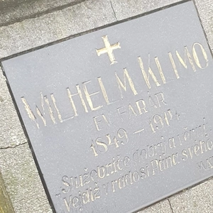 Dôchodci z Príboviec sa starajú o opustené hroby