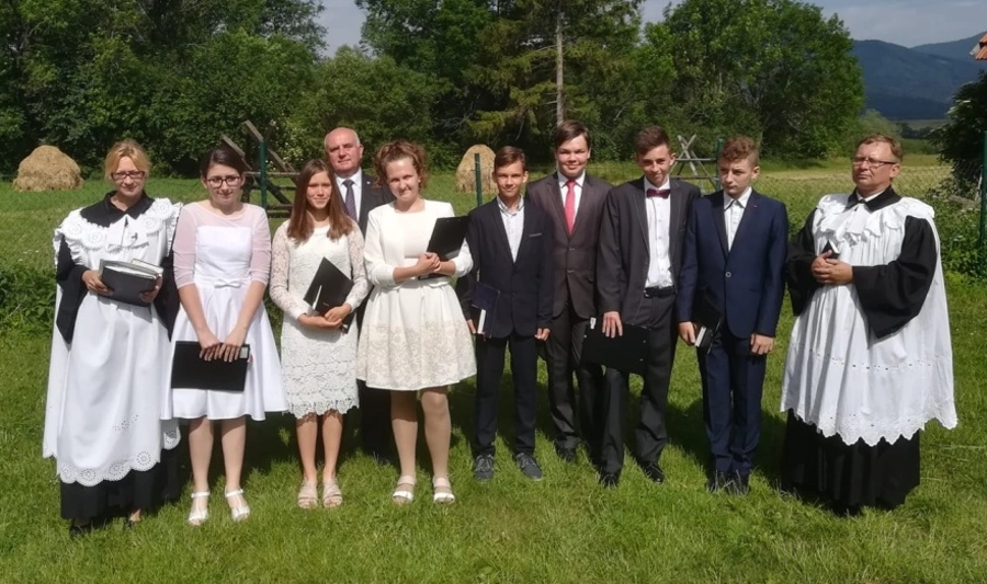 Krstnú zmluvu potvrdilo v Príbovciach 7 konfirmandov