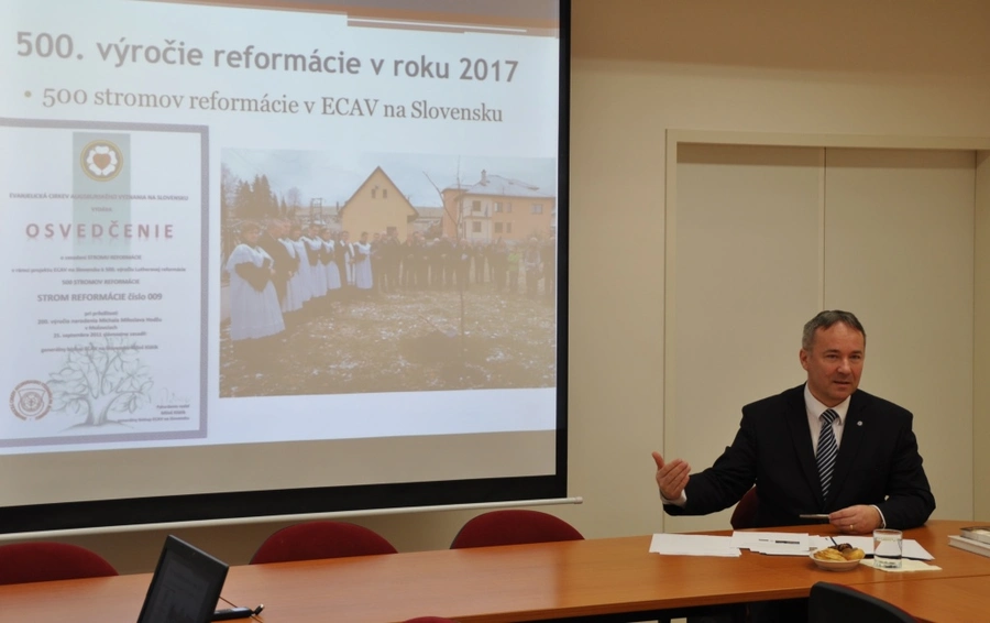 Tlačovka s generálnym biskupom aj o IV. ECD 